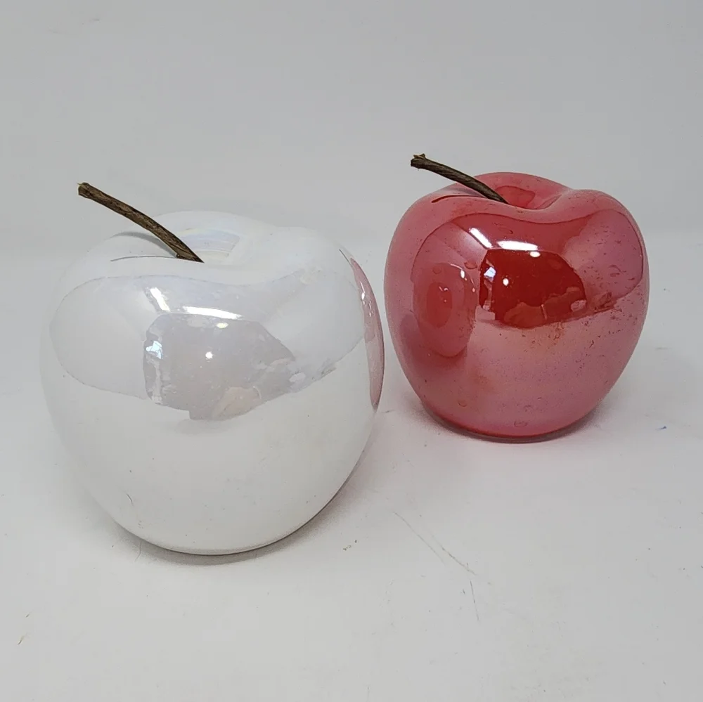 Porcelain‎ irridescent apples